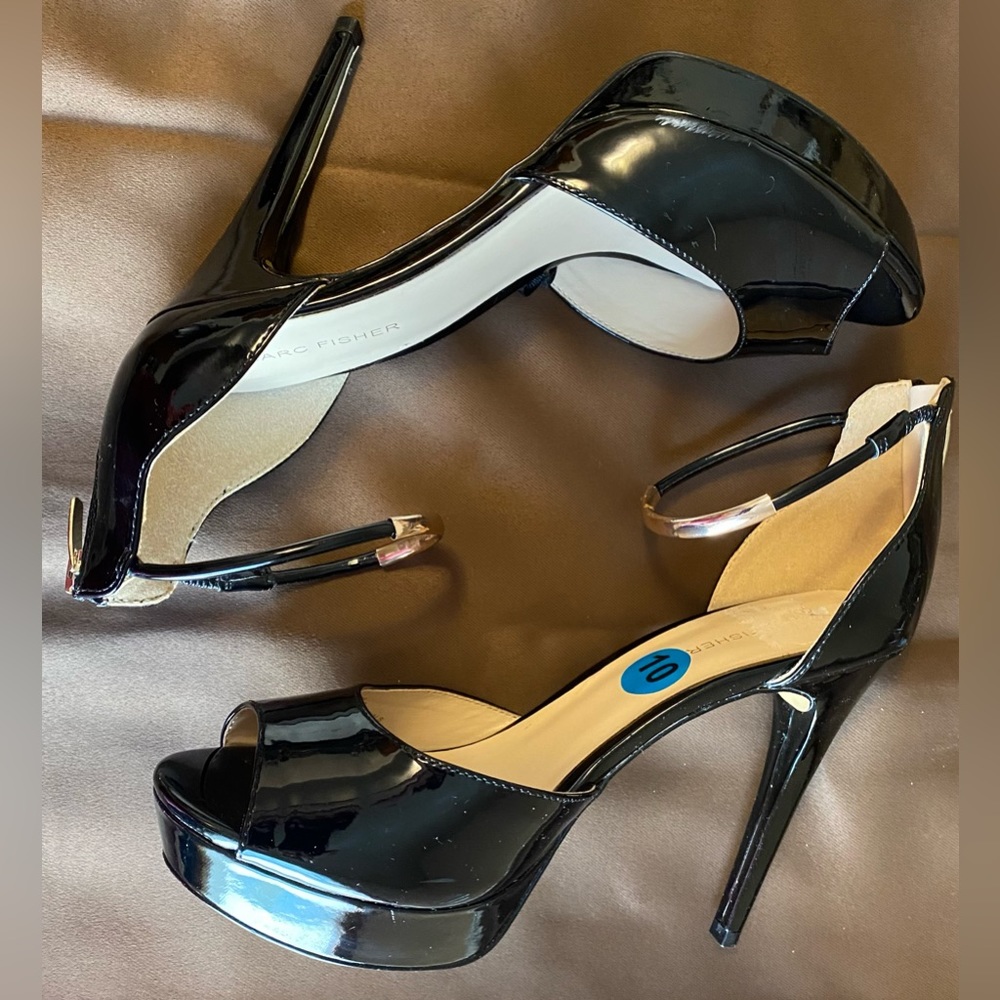 EUC Marc Fisher peep toe heel size 10